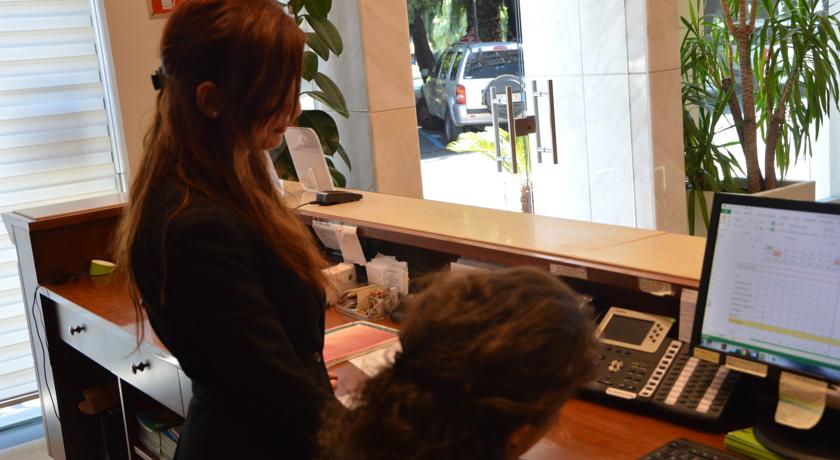 Reception dell'Hotel 4 stelle a Caserta