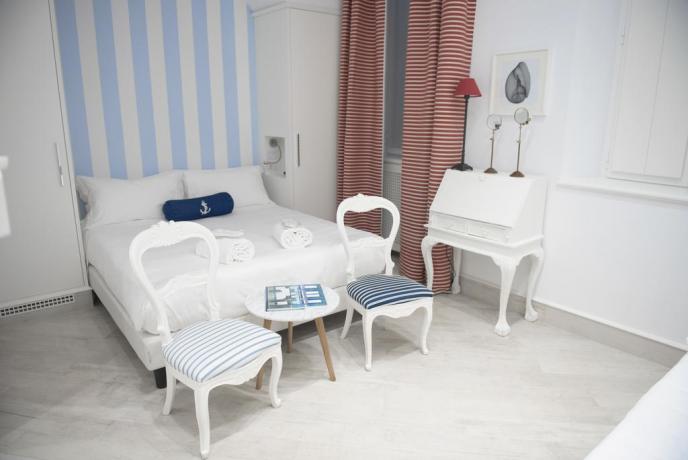 Letto matrimoniale Junior Suite hotel Finale Ligure