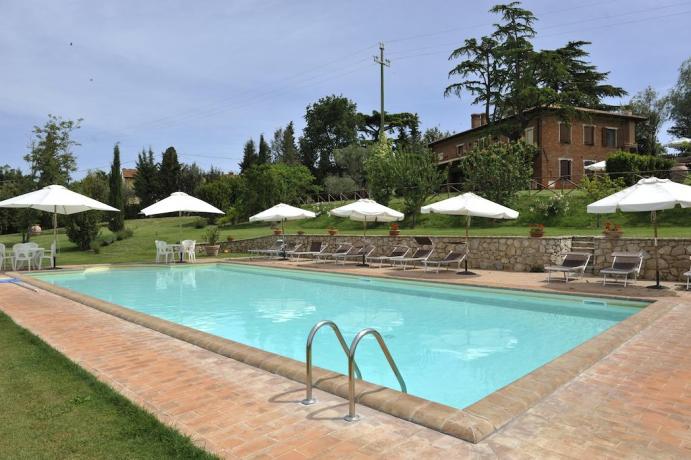 Piscina esterna a Castiglione del Lago 