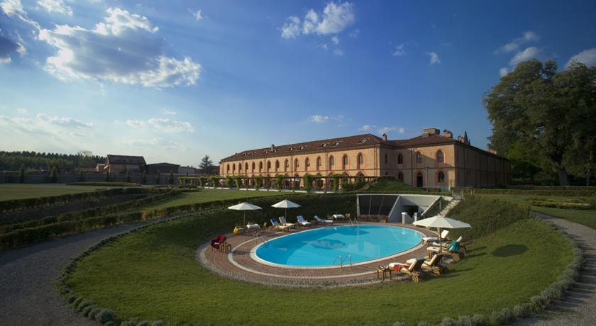 Hotel con Piscina riscaldata all'aperto a Bra
