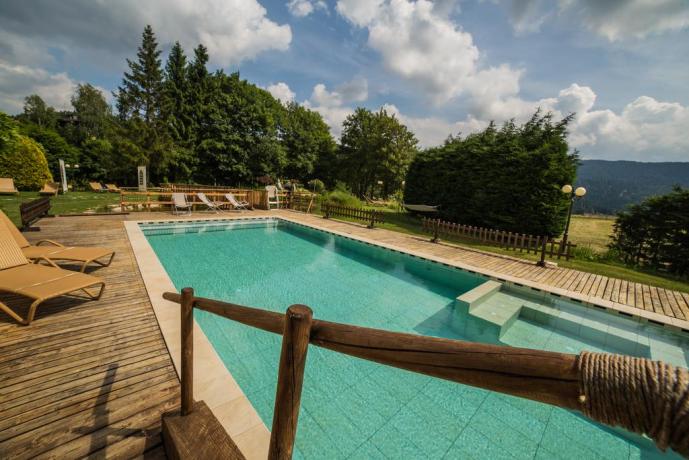 Hotel vicino all'Alto Piano Asiago piscina esterna