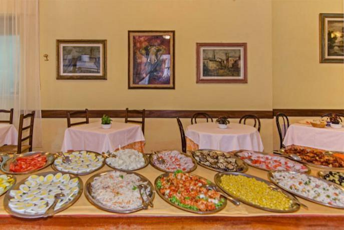 Sala Ristorante con Buffet Hotel Viareggio in Versilia
