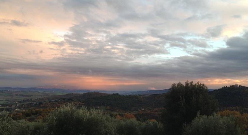 Agriturismo immerso nel verde in collina a Perugia 