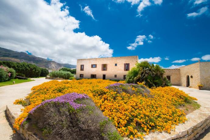 Grande Resort con Spiaggia Privata Attrezzata-Trapani