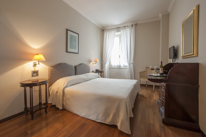 Confortevole Camera matrimoniale dell'hotel a Foligno