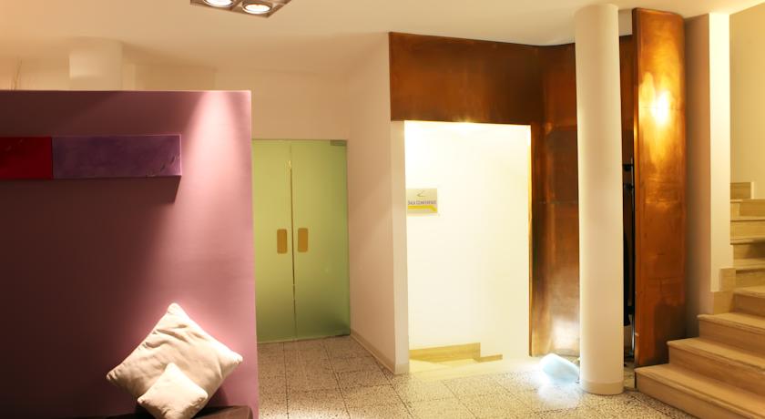 Check-in dalle 14, check-out entro le 10.