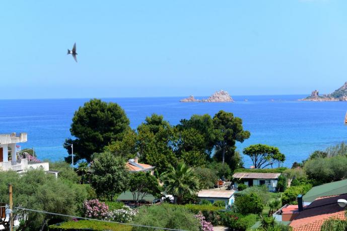 Appartamenti con balcone vista mare in Sardegna