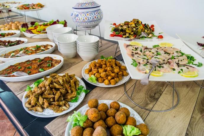 Pranzo/cena a Buffet: Resort Trapani 