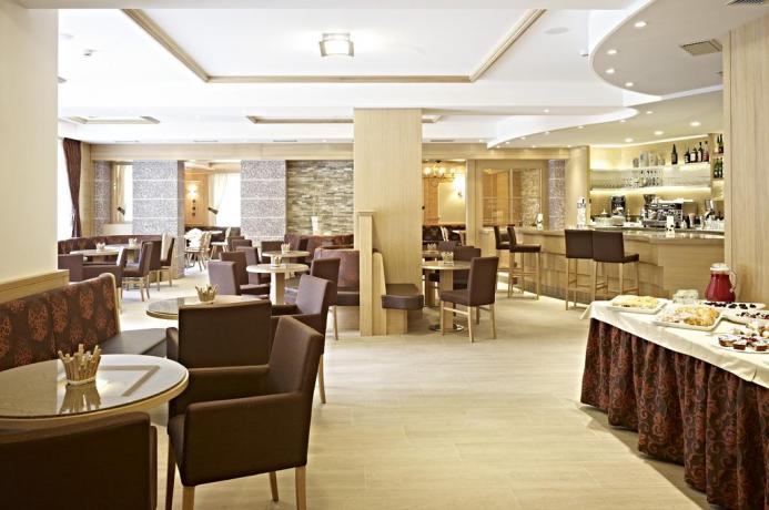 Sala da pranzo in Hotel a Molveno
