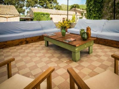 Zona relax in Masseria4stelle Valledolmo Sicilia ideale vacanze