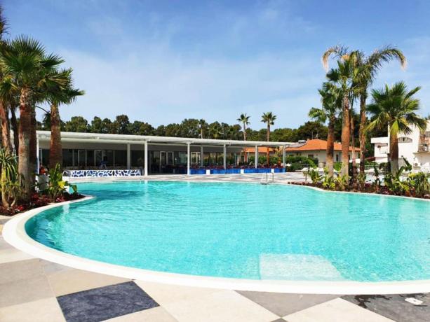 Vista Piscina Fruit Village Coral Beach Paestum 