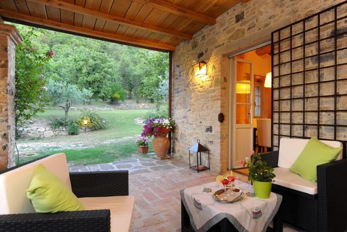 Villa in Umbria con portico salotto fuori 