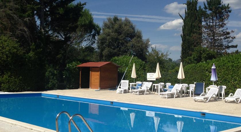 Agriturismo piscina appartamenti a Gubbio