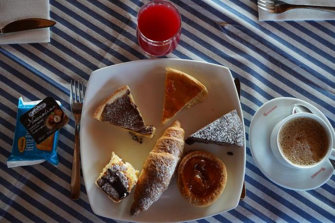 Villaggio con colazione continentale a buffet