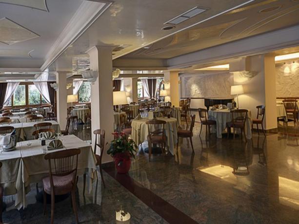 Sala Ristorante hotel a Mattinata nel Gargano