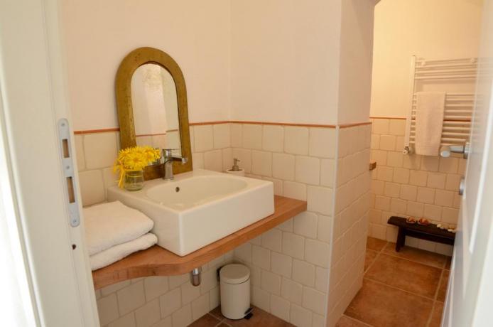 Bagno in camera Casale a Genzano di Roma