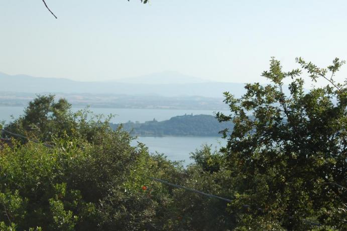 Casali con Vista sul Lago Trasimeno vicino Perugia 