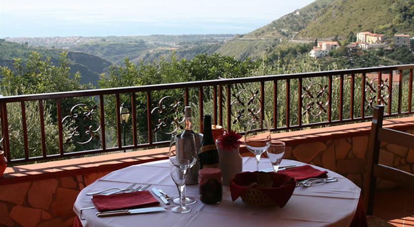 Ristorante con terrazzo panoramico a Tortora