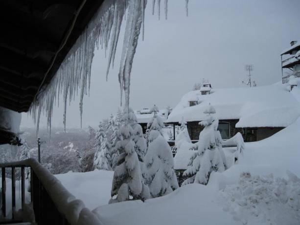 Vista panorama innevato a Sestriere