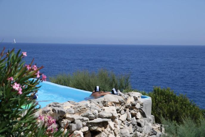 Piscina a sfioro vista mare, San-Vito-lo-Capo 