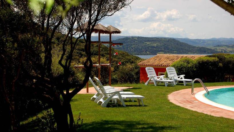 Solarium Piscina Resort4stelle vicino Lago Liscia
