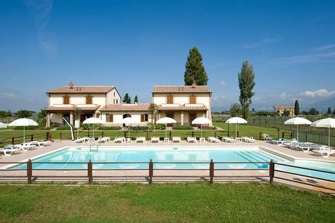 Casale con parco e piscina ad Assisi 