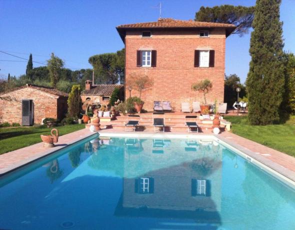 La villa e la bellissima piscina  