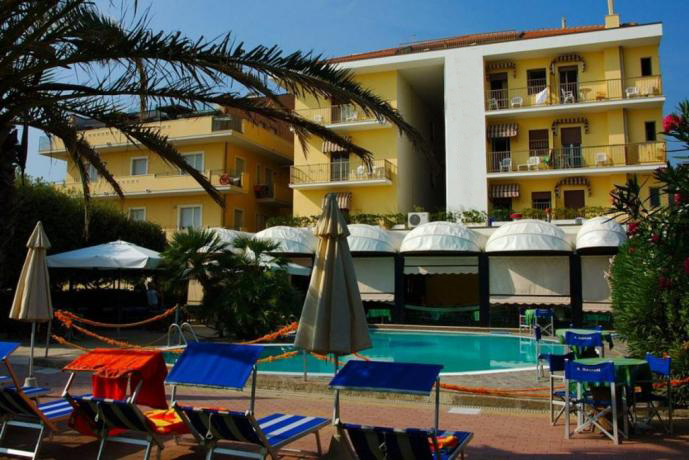 Hotel Silvi, adatto a famiglie, fronte mare, piscina