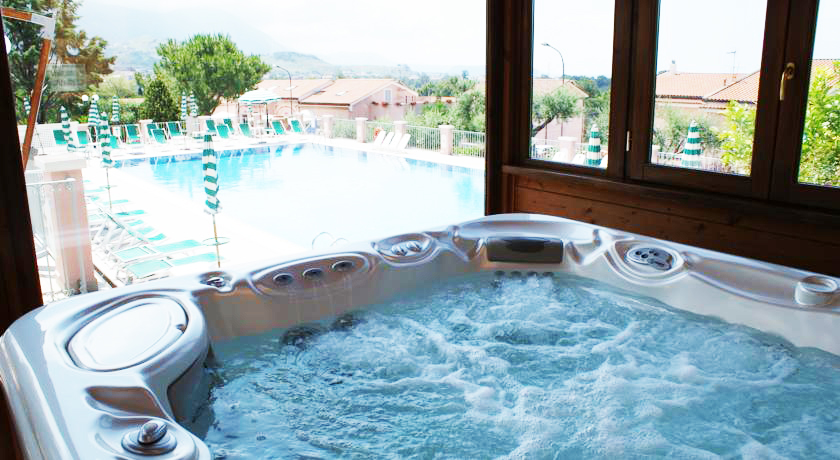 Vasca idromassaggio della zona benessere