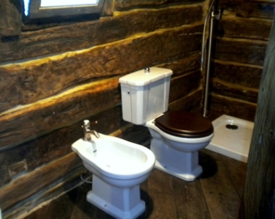INTERNO BAGNO LATO SANITARI