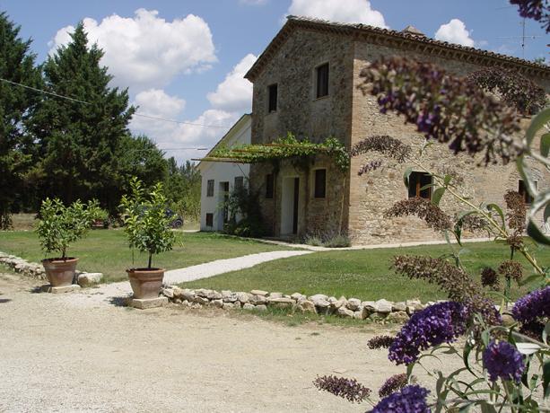 Casali con Piscina Ristorante vicino Città di Castello 