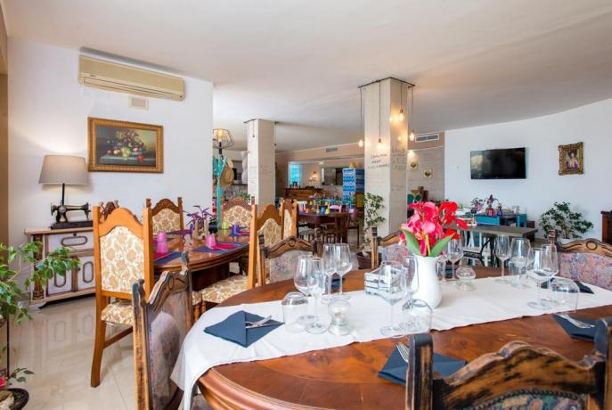 Sala Ristorante Hotel con spiaggia-privata Castro- Salento 