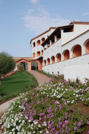 hotel a 5 minuti da olbia con piscina