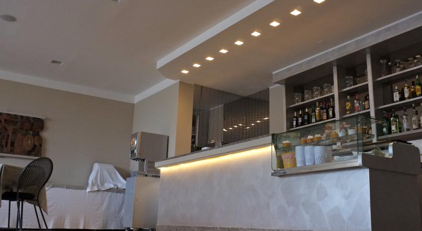 bar hotel 3 stelle Liguria vicino mare