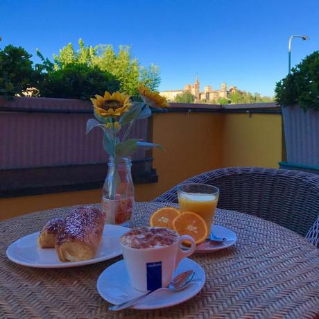 Colazione Cena servita in Camera a Modena