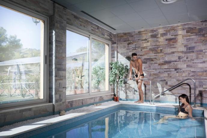 Piscina-Coperta riscaldata in esclusiva per la Coppia Perugia