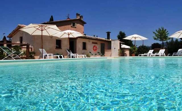 Piscina esterna con acqua salata 