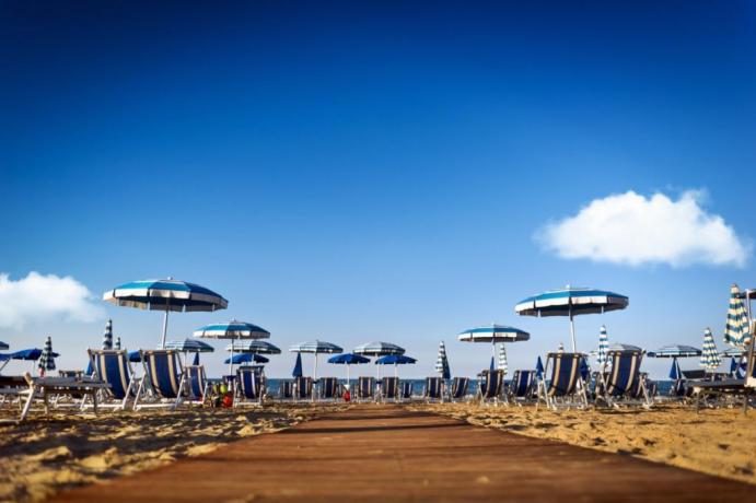 Hotel a Silvi con spiaggia privata, ristorante, piscina