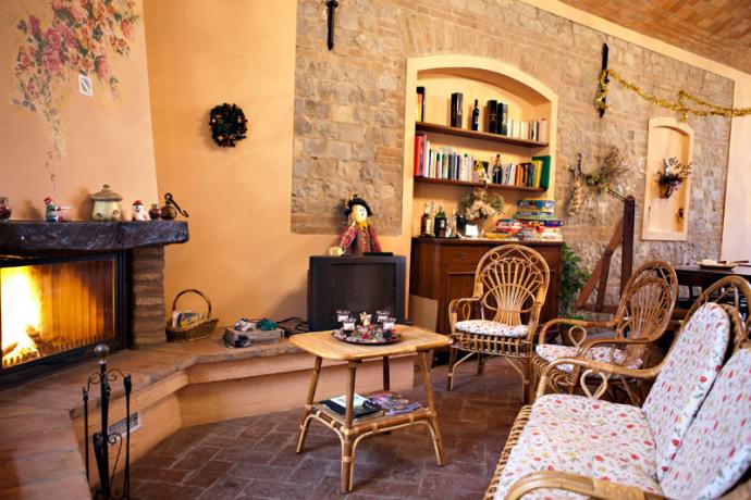 Residence in Emilia con sala banchetti e camino