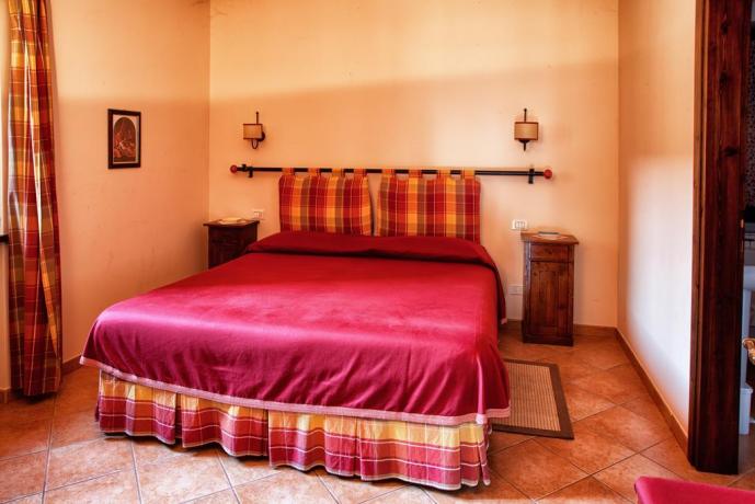 Camera Matrimoniale romantica in bilocale per vacanza-La-Mora