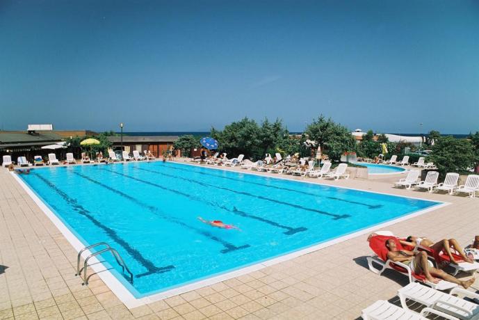 Villaggio e Campeggio con appartamenti vacanze, piscina e ottimo ristorante sul Golfo dell'Asinara