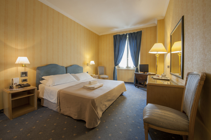 Camera matrimoniale con servizi dell'hotel in Umbria