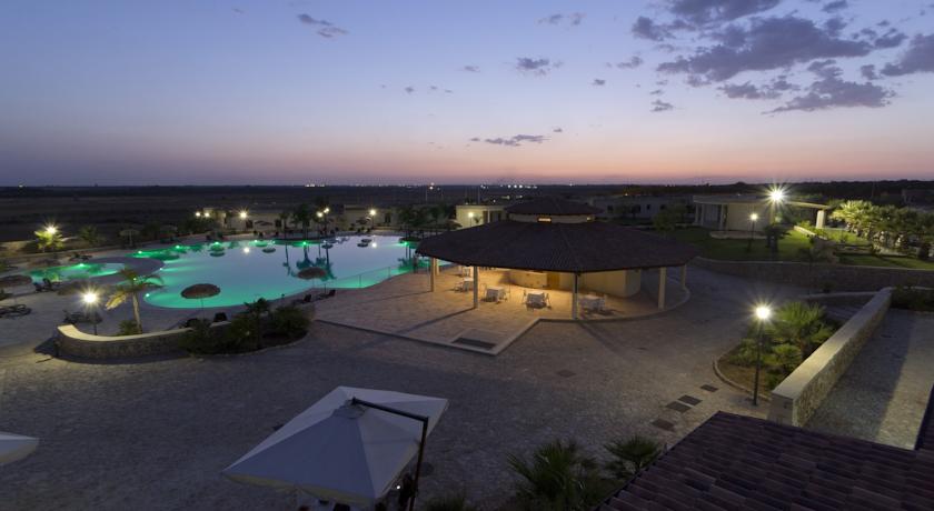 Masseria con piscina per adulti e bambini