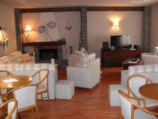 Hotel Abetone con sala comune + camino
