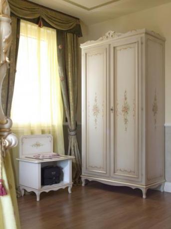 mobili d'epoca in Junior suite