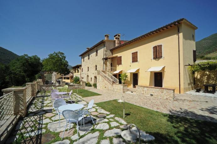 Agriturismo in Umbria con Cortile prezzi bassi 