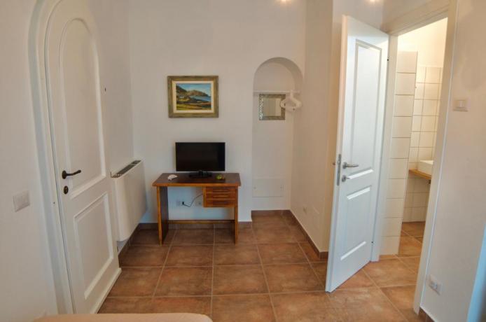 Camera con TV e bagno affittacamere vicino Roma