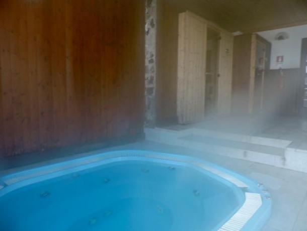 Vasca idromassaggio centro benessere della baita