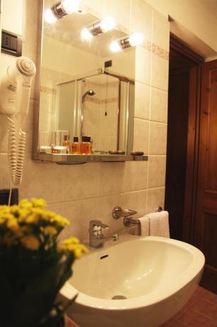 ampio Bagno camera Hotel L&M