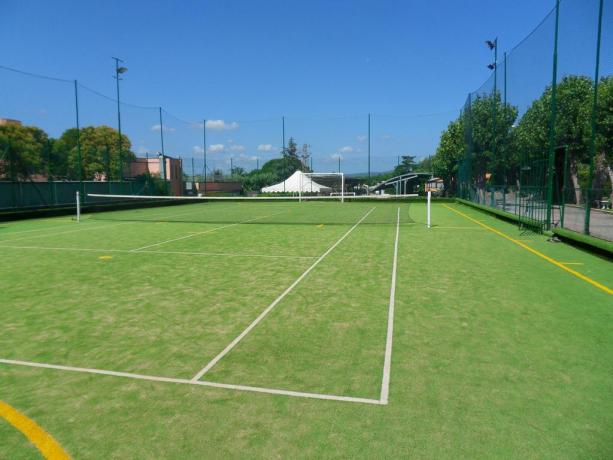 Campo da tennis in Hotel a Bracciano  